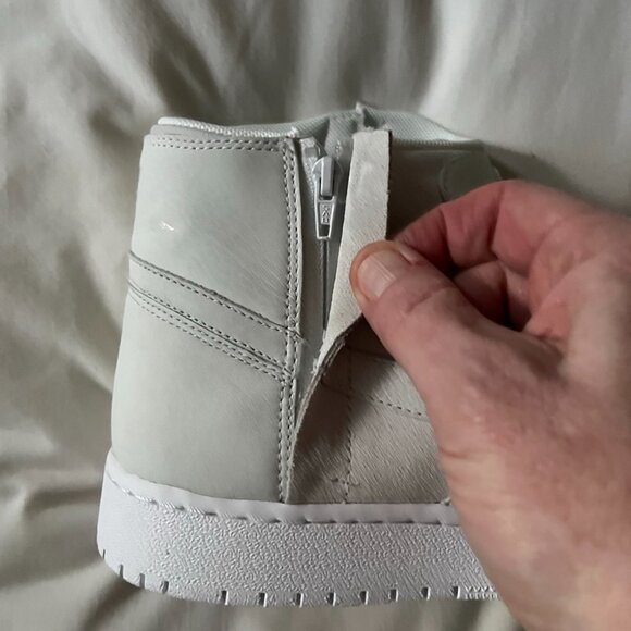 WMNS AIR JORDAN I REBEL XX OFF WHITE Size US 8 UK 5.5 EU 39 - Picture 9 of 16